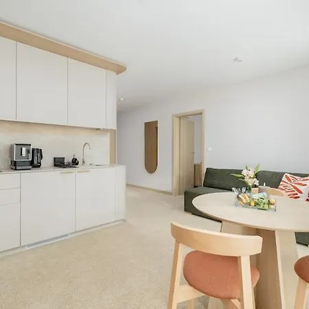 Apartment Uk Cin Near Beach And Pool, Cleaning Included