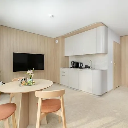 Apartment Uk Cin Near Beach And Pool, Cleaning Included